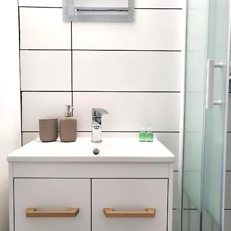 Achille - Palais De Justice - 2min Metro Apartment *